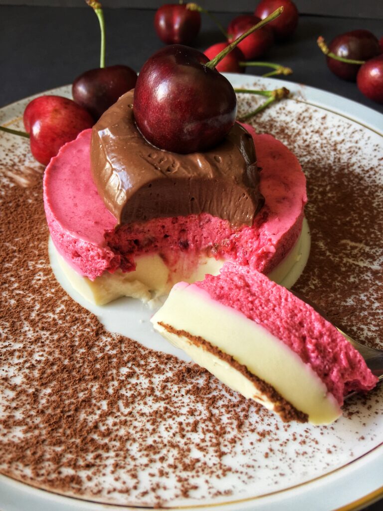 panna cotta z musem wiśniowym i kremem czekoladowymi keto i bez cukru