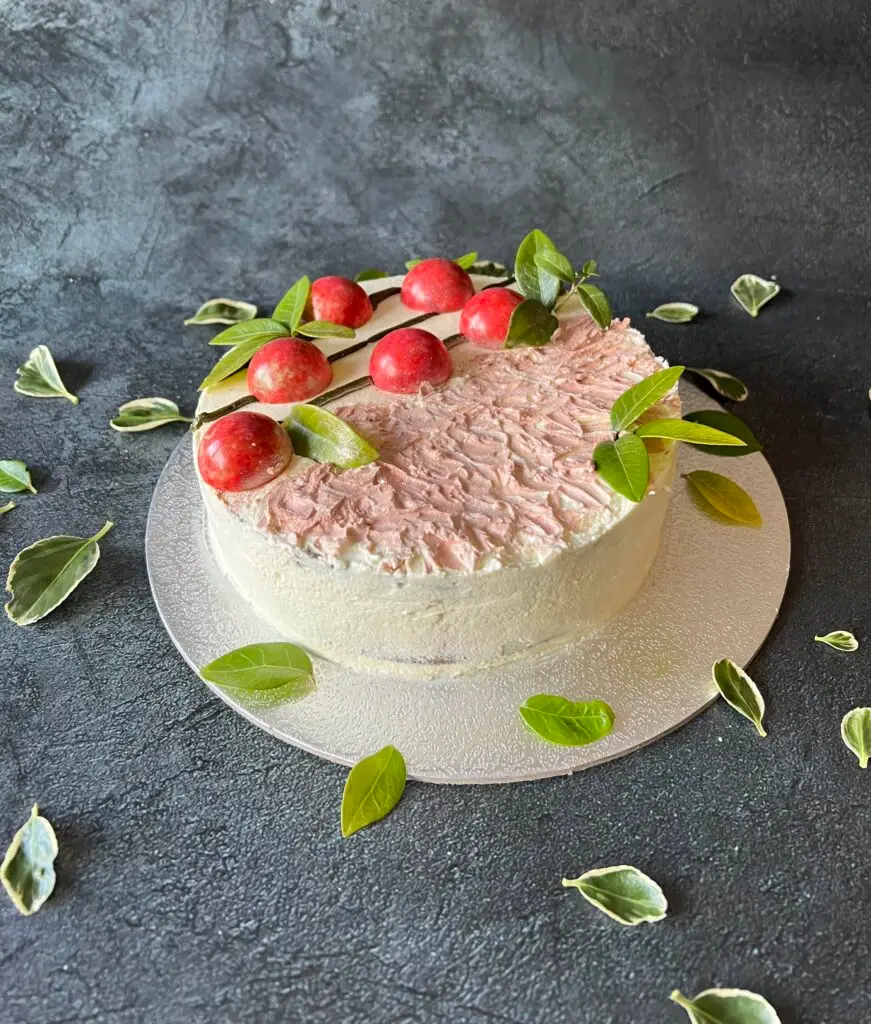 Tort kakaowo pistacjowy, bez cukru, bez glutenu, pistacje, maliny, keto przepisy