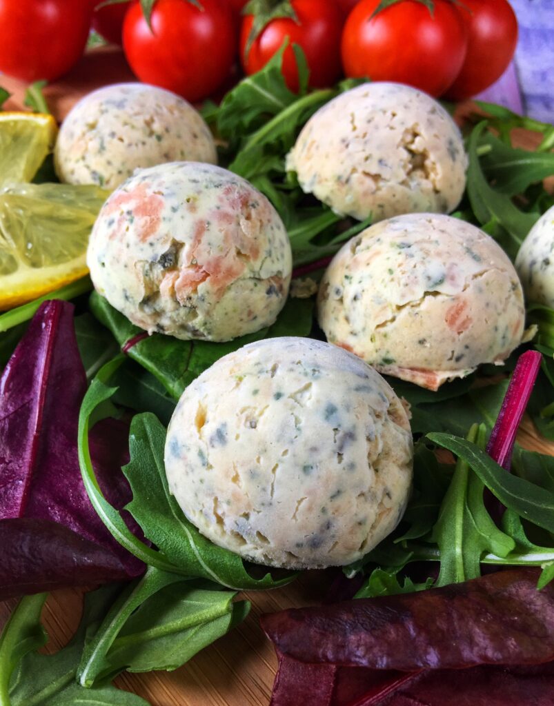 Wytrawne fatbomby z wędzonym łososiem, keto dieta