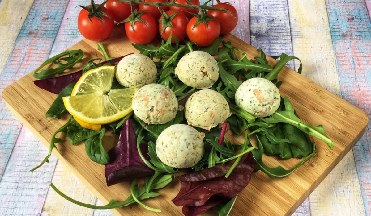 Wytrawne fatbomby z wędzonym łososiem, keto dieta