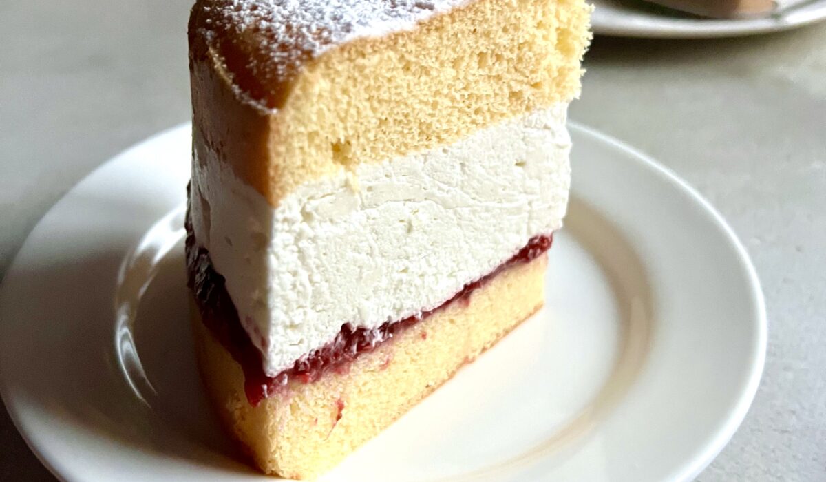 Torcik twarogowy z frużeliną truskawkową, keto, bez cukru