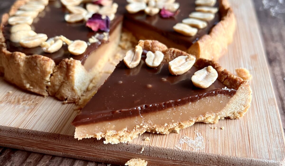 Keto mazurek snickers orzeszki ziemne, karmel, bez cukru i bez glutenu
