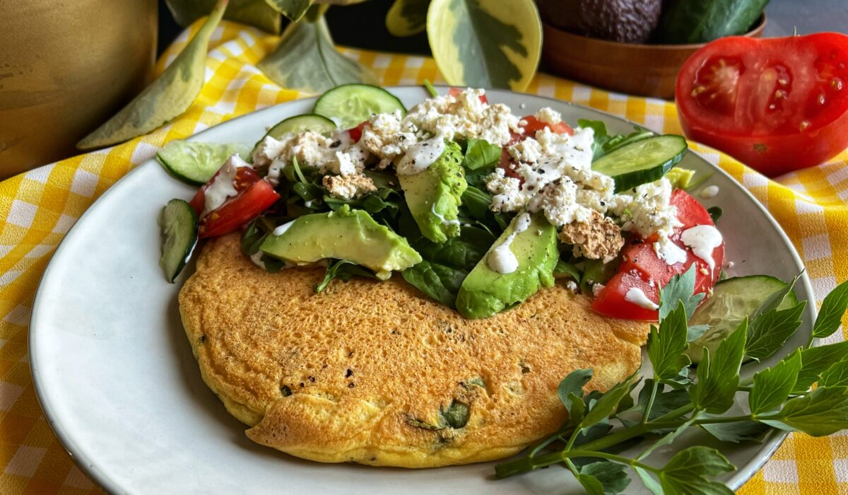 Puszysty keto omlet lubczykowy, bez glutenu