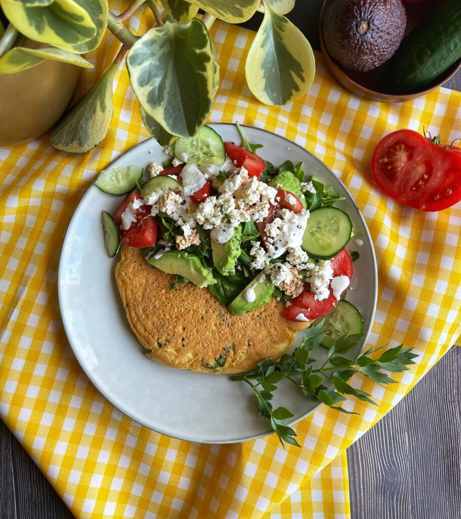Puszysty keto omlet lubczykowy, bez glutenu