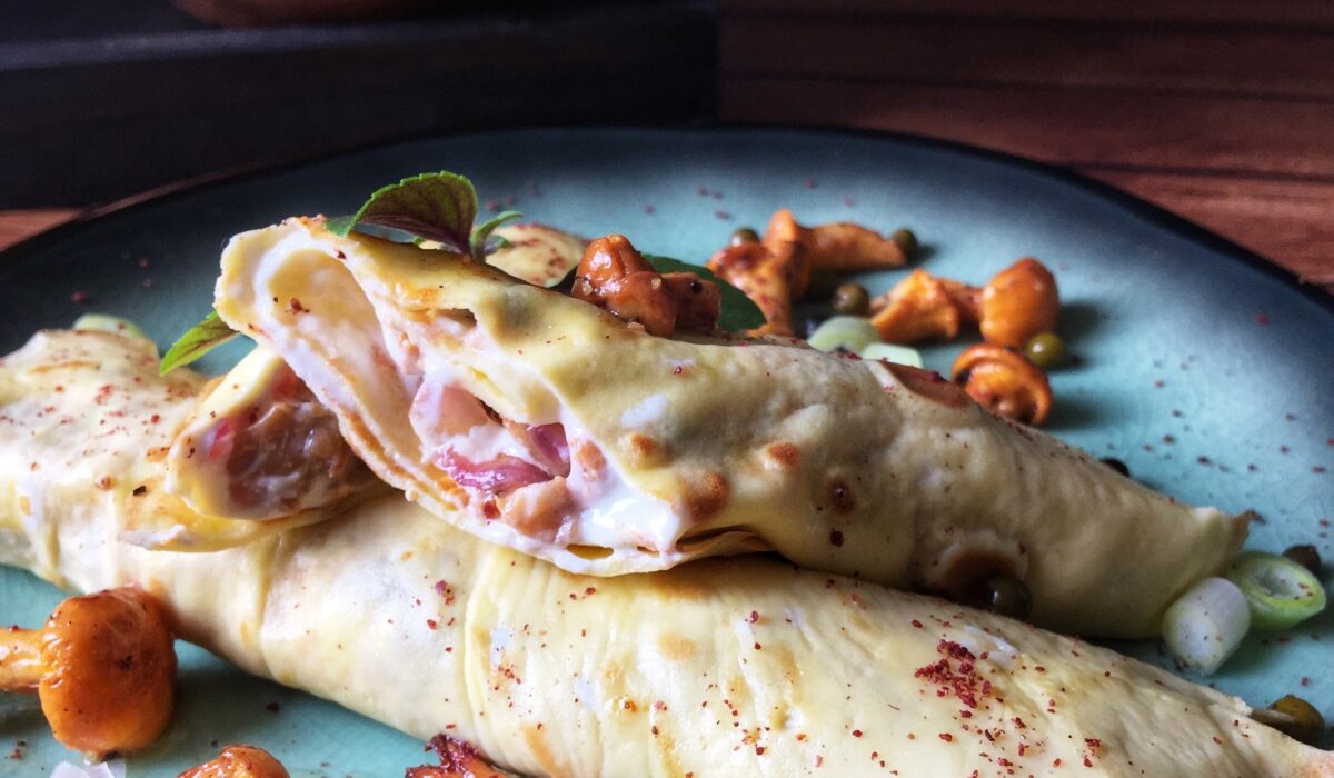 Keto naleśniki ze śmietaną i kurkami