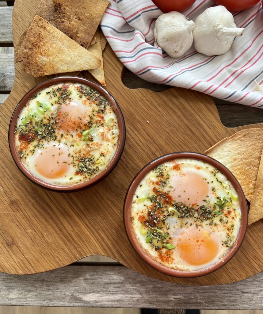Jajka zapiekane z mascarpone i pomidorami, keto i low carb