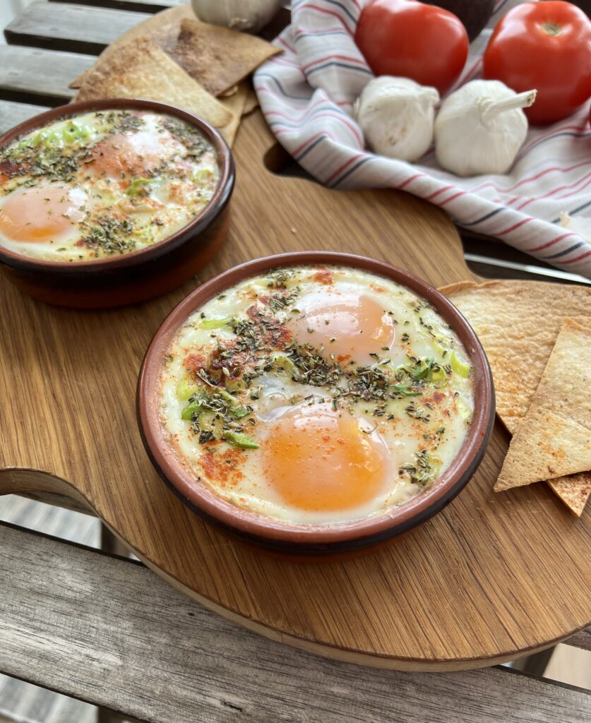 Jajka zapiekane z mascarpone i pomidorami, keto i low carb
