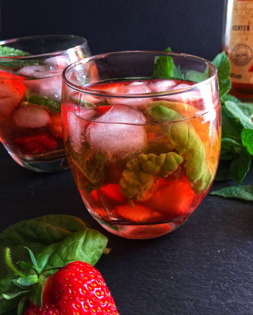 Truskawkowe mojito bez cukru, idealne na majówkę i grilla