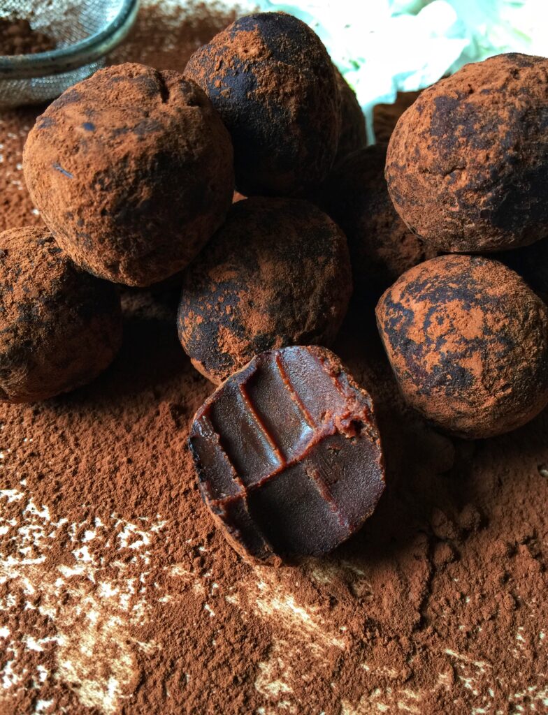 Keto trufle czekoladowo - fistaszkowe, przepisy, keto, keto słodycze, dieta ketogeniczna, keto przepisy