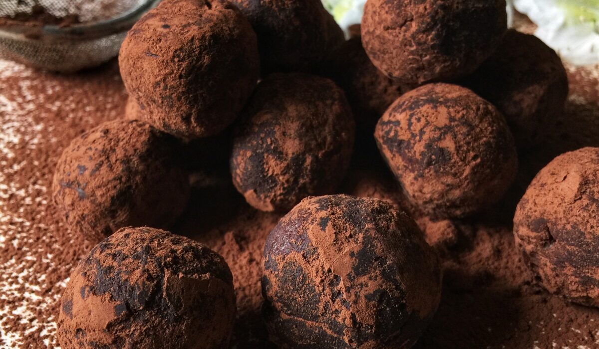 Keto trufle czekoladowo - fistaszkowe, przepisy, keto, keto słodycze, dieta ketogeniczna, keto przepisy