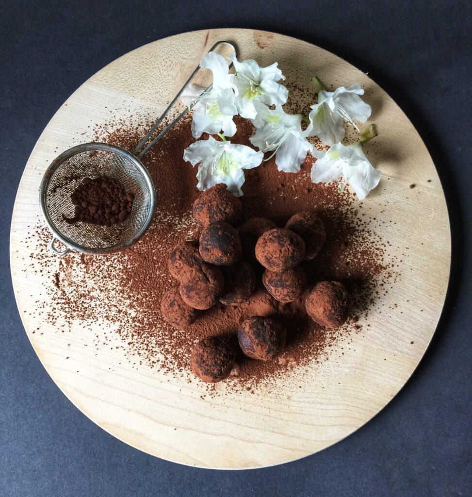 Keto trufle czekoladowo - fistaszkowe, przepisy, keto, keto słodycze, dieta ketogeniczna, keto przepisy