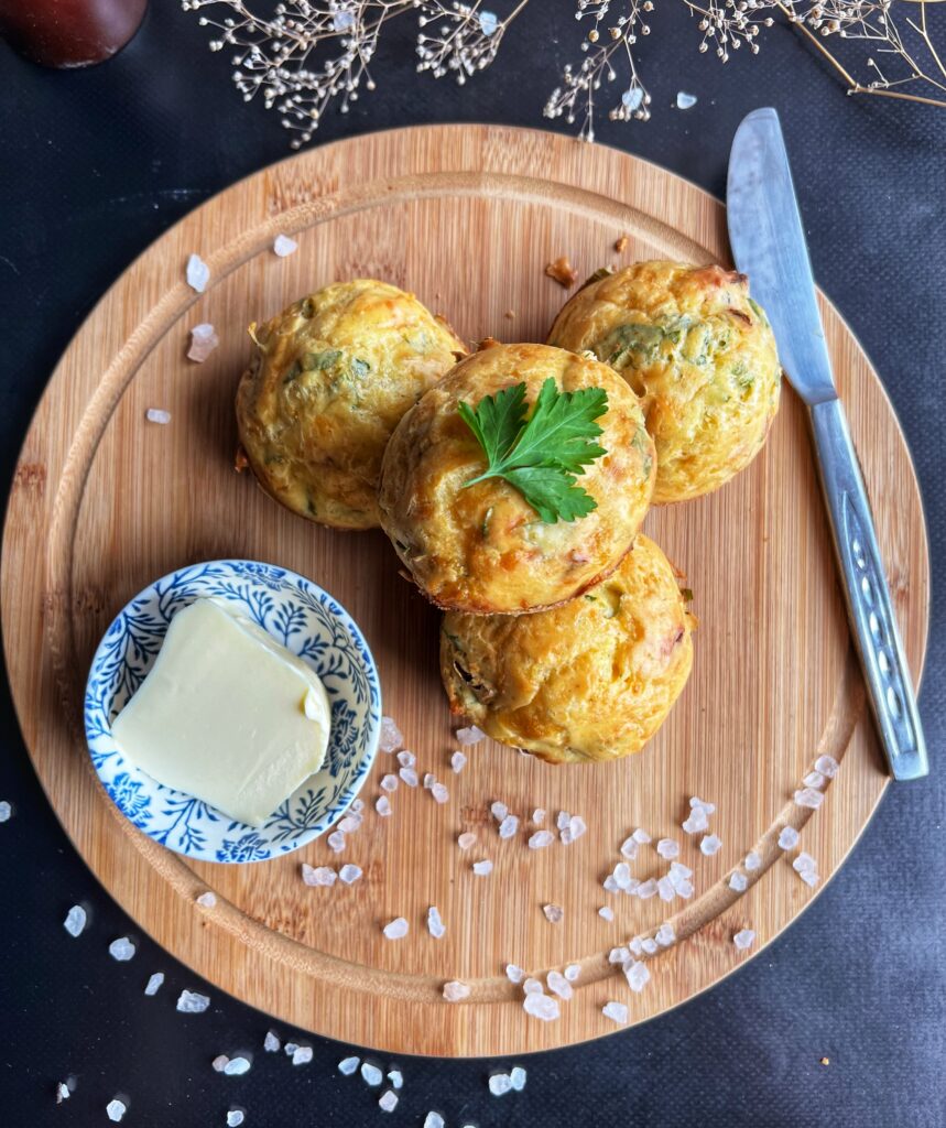 Keto babeczki serowo-pietruszkowe