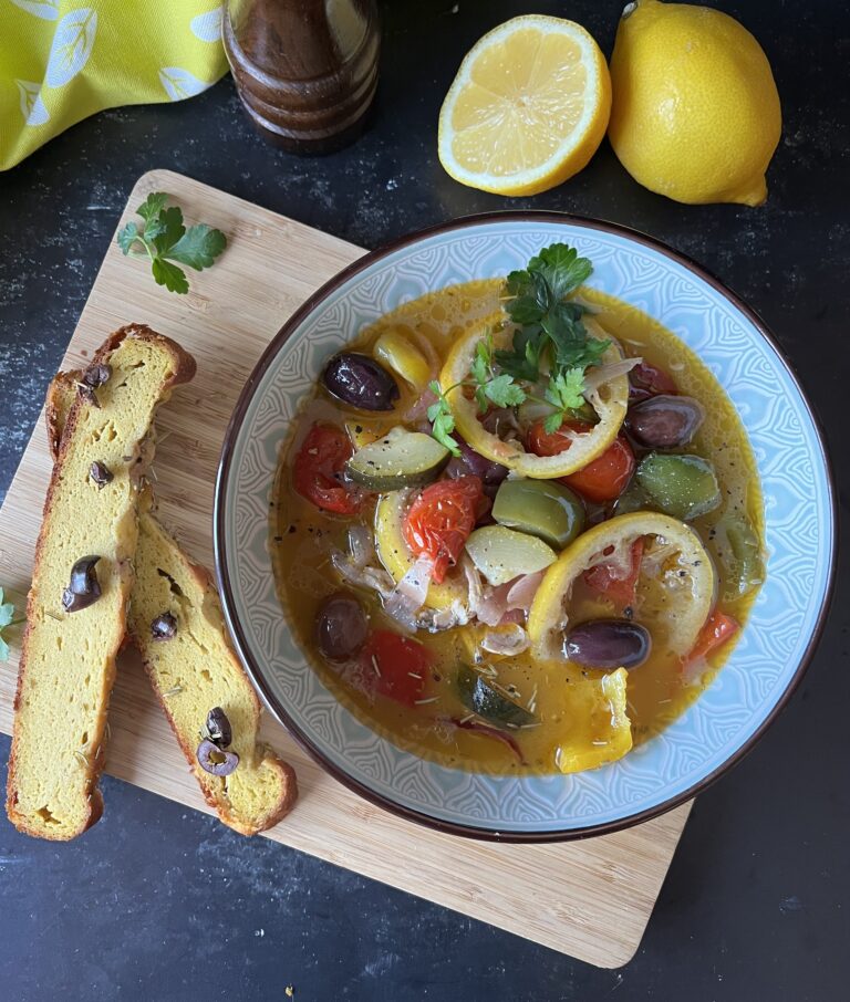 Read more about the article Aromatyczna zupa warzywna z pieczonymi udkami z kurczaka