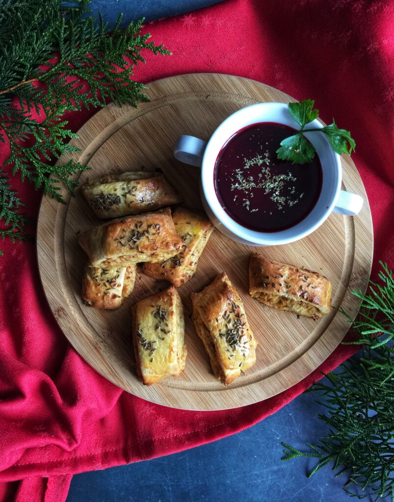 Keto paszteciki z kapustą kiszoną i boczkiem