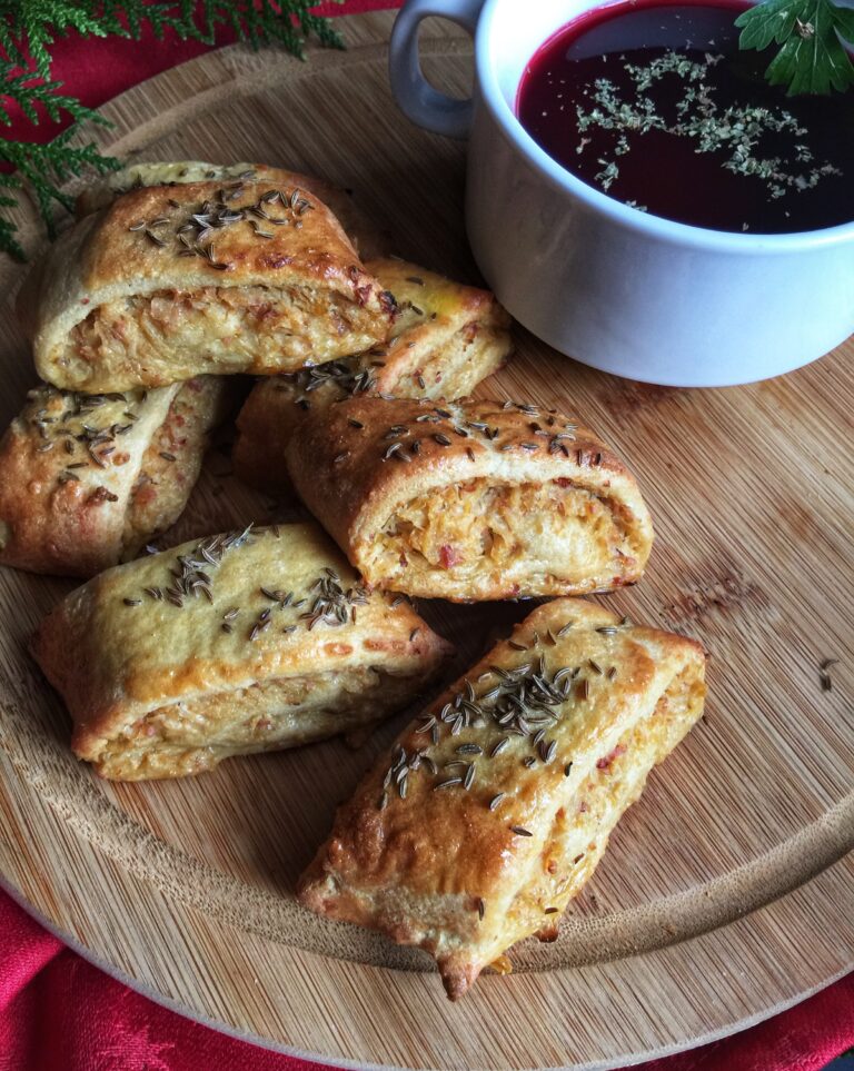 Read more about the article Keto paszteciki z kapustą kiszoną i boczkiem