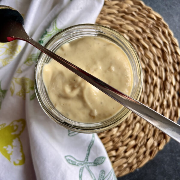 Domowy majonez czosnkowy