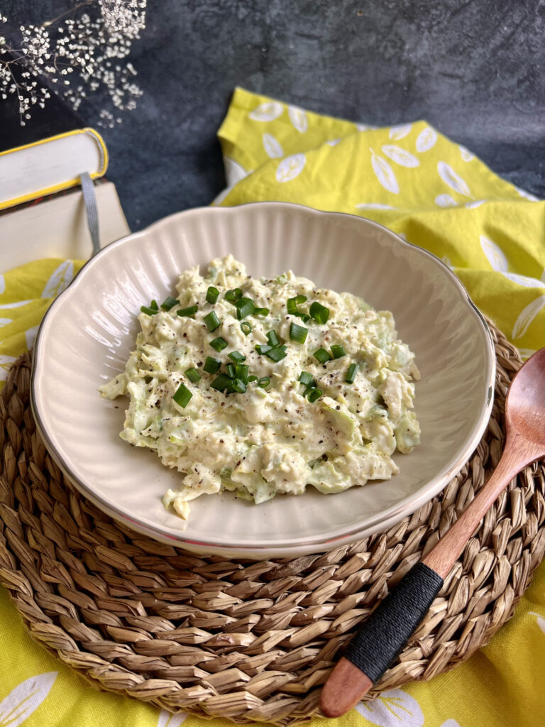 Remulada z brukselką - prosty keto dodatek do jajek, mięs, ryb czy kanapek.