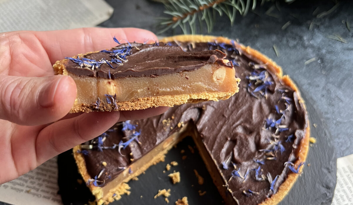 Keto tarta z karmelem i orzechami laskowymi