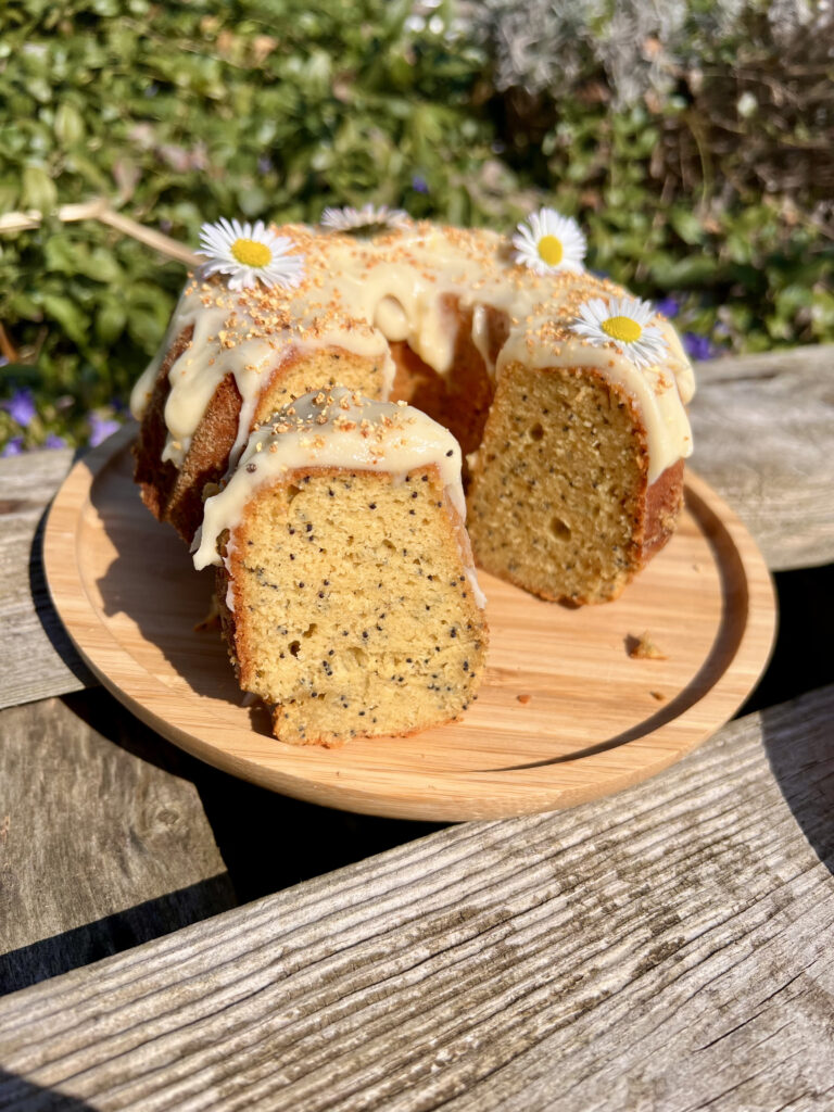 Read more about the article Keto babka makowo – cytrynowa idealna na Wielkanoc