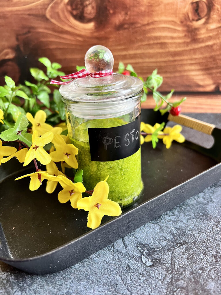 Domowe pesto szczypiorkowe - pikantne i aromatyczne