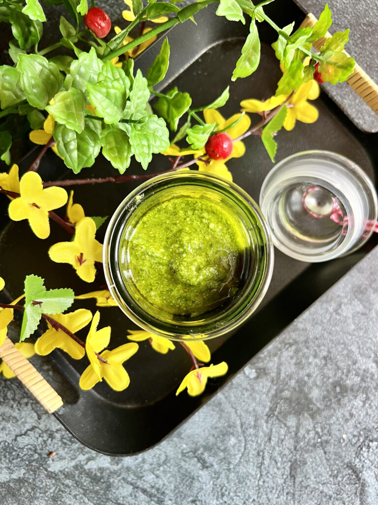 Domowe pesto szczypiorkowe - pikantne i aromatyczne
