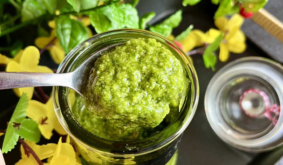 Domowe pesto szczypiorkowe - pikantne i aromatyczne