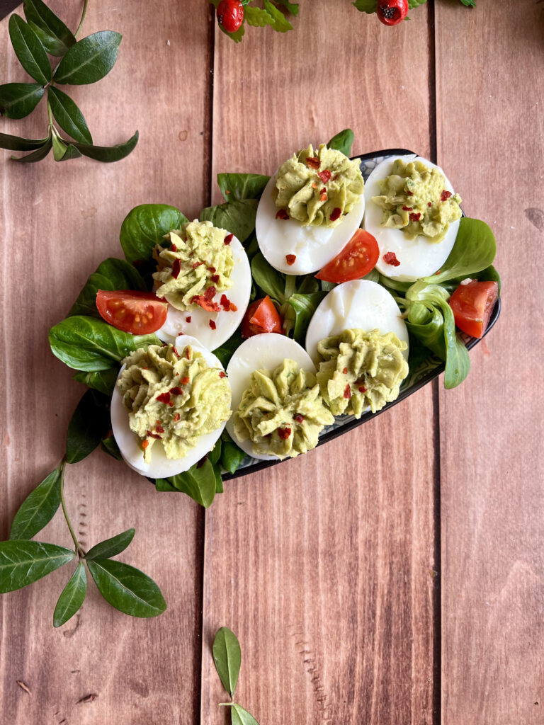 Read more about the article Jajka faszerowane domowym pesto szczypiorkowym