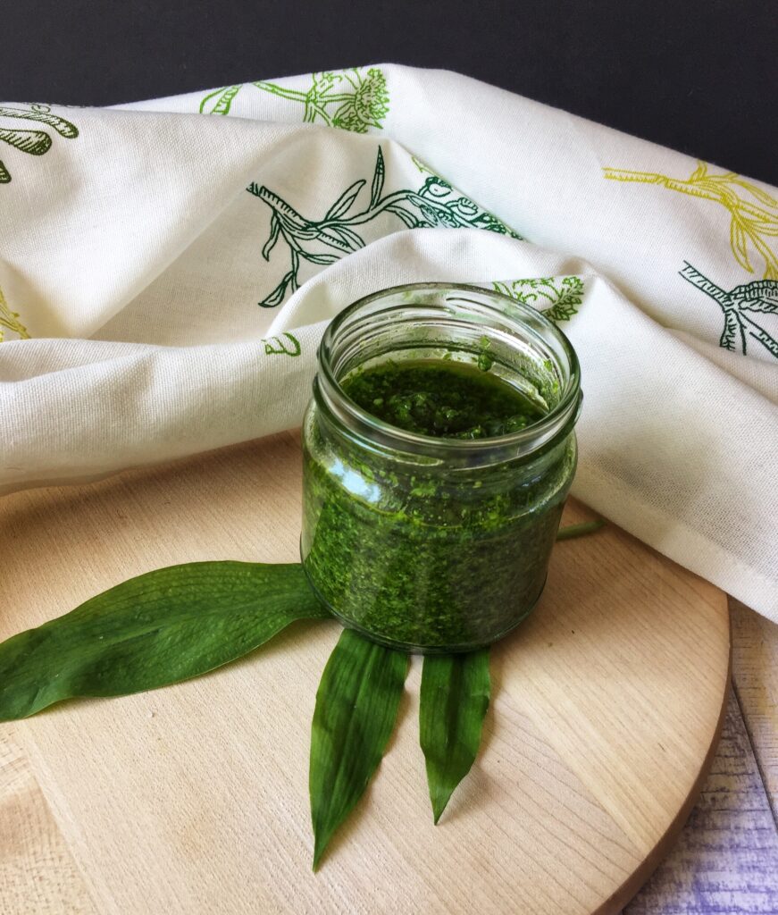 Domowe pesto z czosnku niedźwiedziego