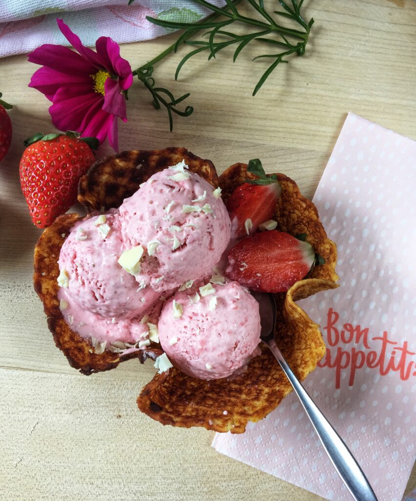 Keto lody truskawkowe na żółtkach