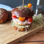 Keto fishburger z łososia w azjatyckim klimacie