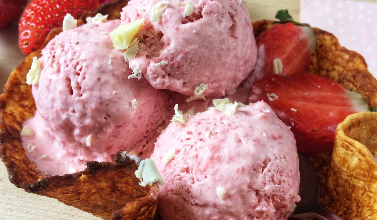 Keto lody truskawkowe na żółtkach