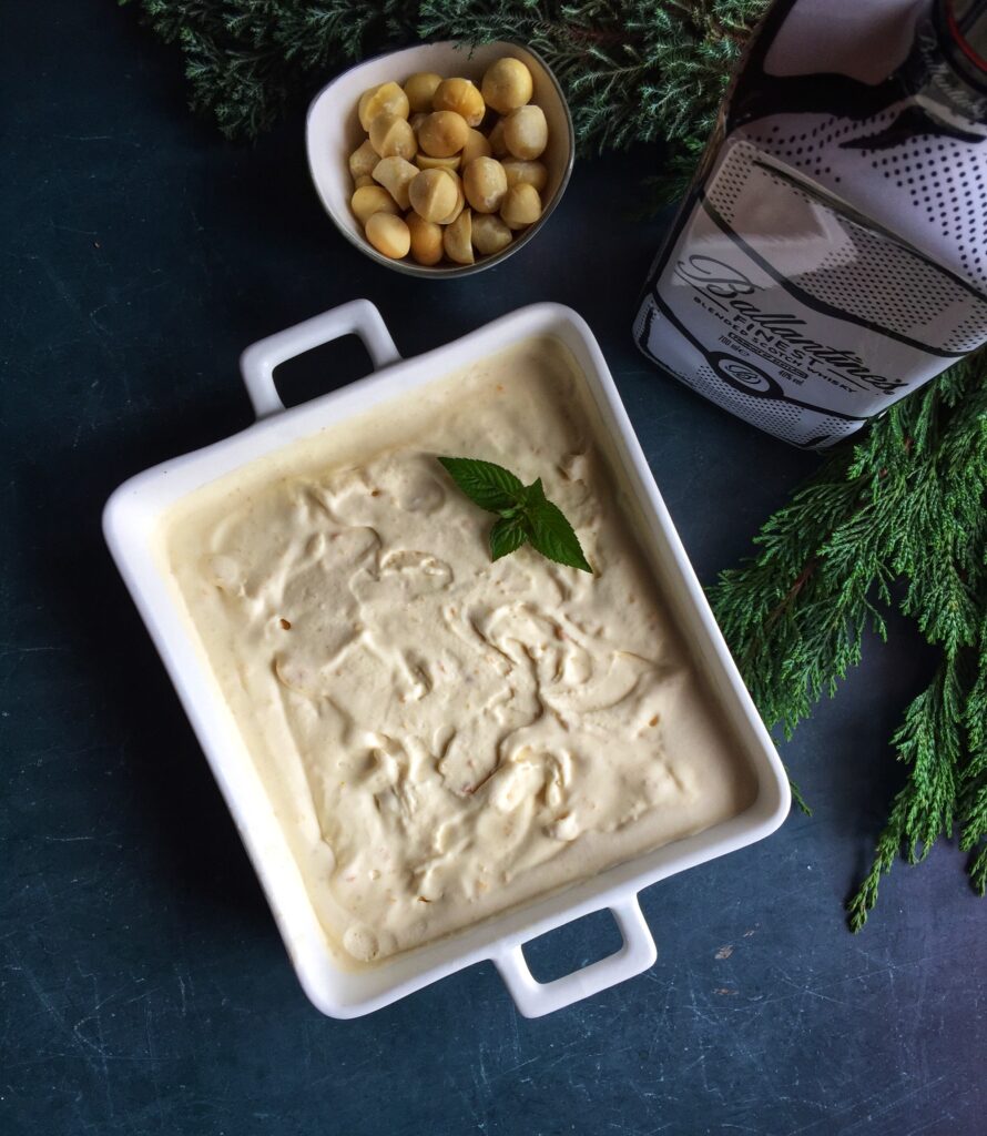 Keto lody o smaku whisky z chrupiącymi orzechami makadamia