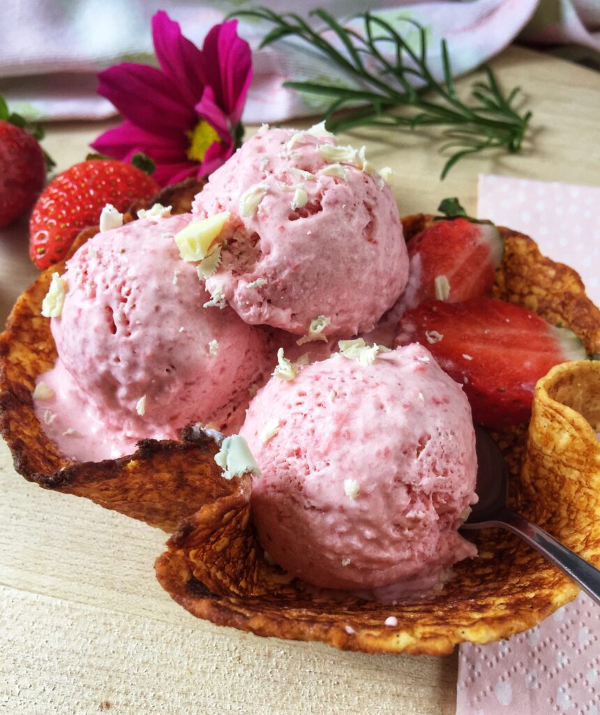 Keto lody truskawkowe na żółtkach
