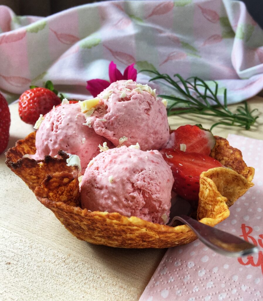 Keto lody truskawkowe na żółtkach