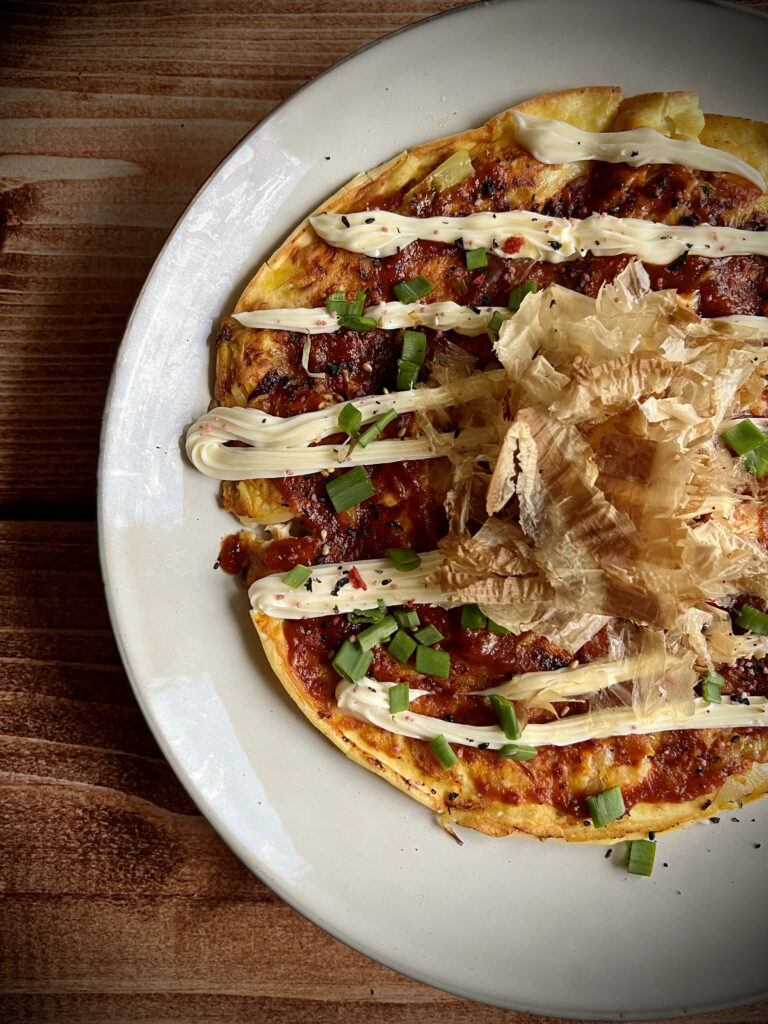 Keto omlet japoński Okonomiyaki z białą kapustą