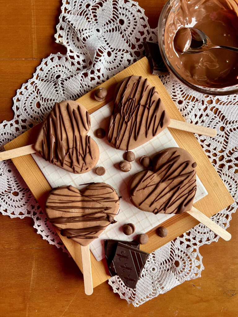Keto lody czekoladowe - pyszny deser bez cukru, idealny na lato