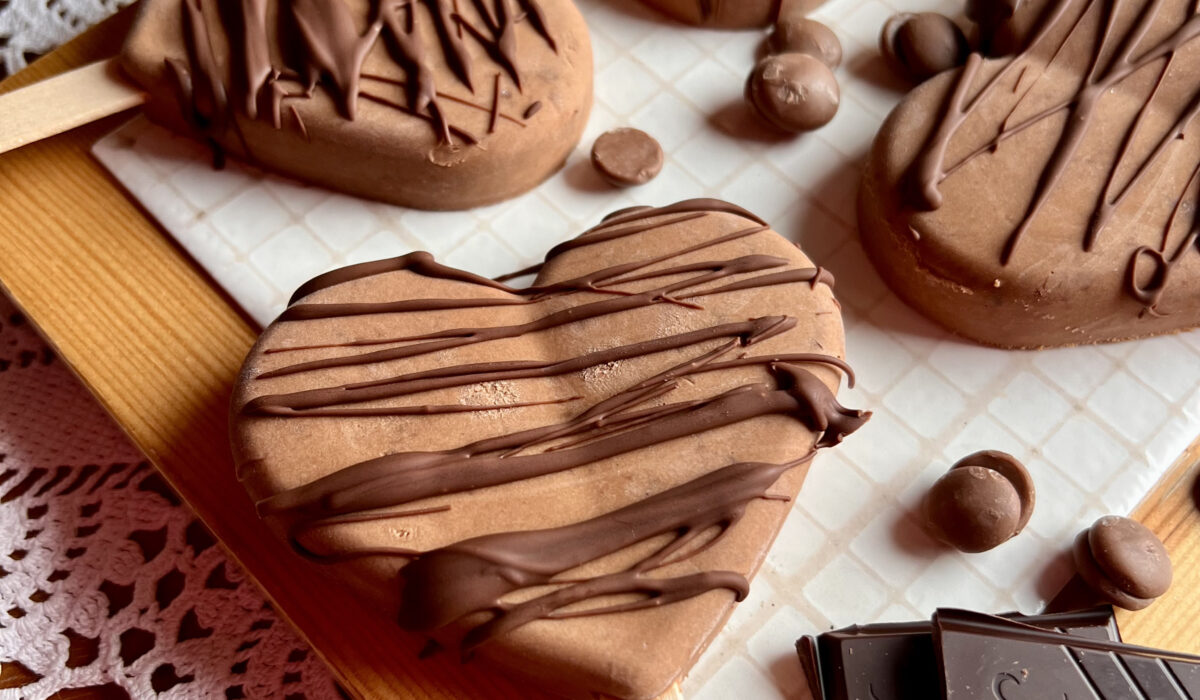 Keto lody czekoladowe - pyszny deser bez cukru, idealny na lato