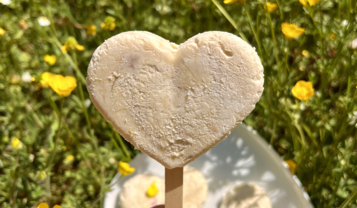 Keto lody rabarbarowe - pyszny, letni deser bez cukru