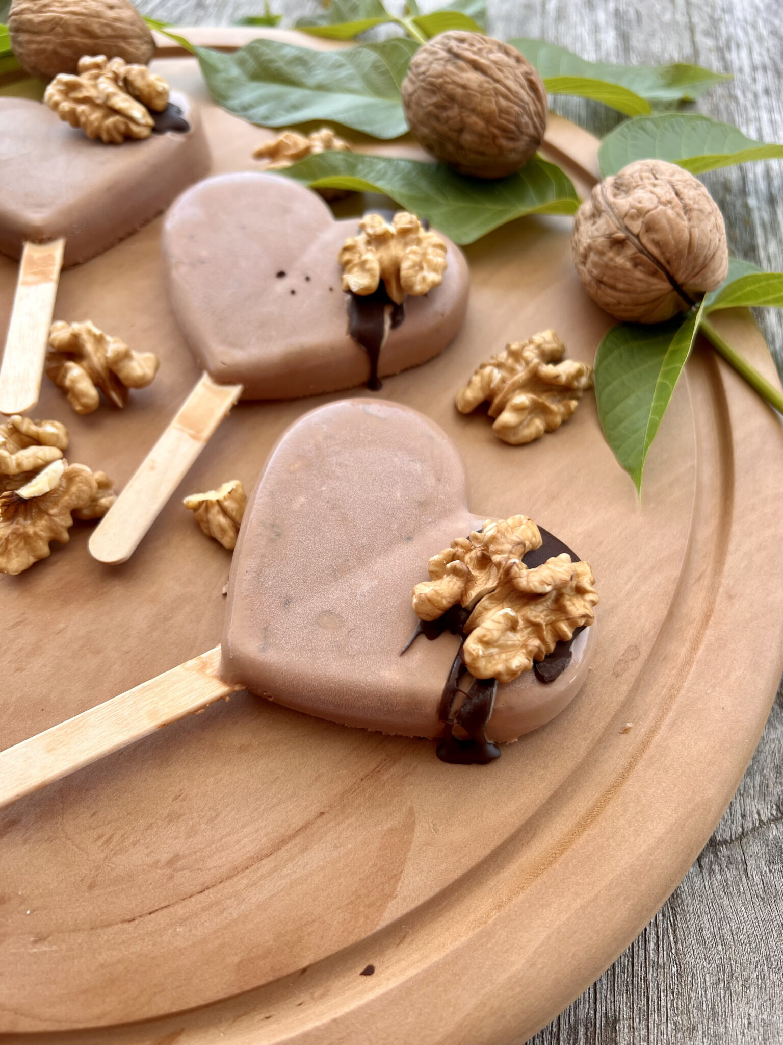 Keto lody o smaku mlecznej czekolady z orzechami włoskimi