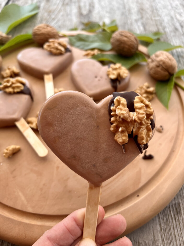 Keto lody o smaku mlecznej czekolady z orzechami włoskimi