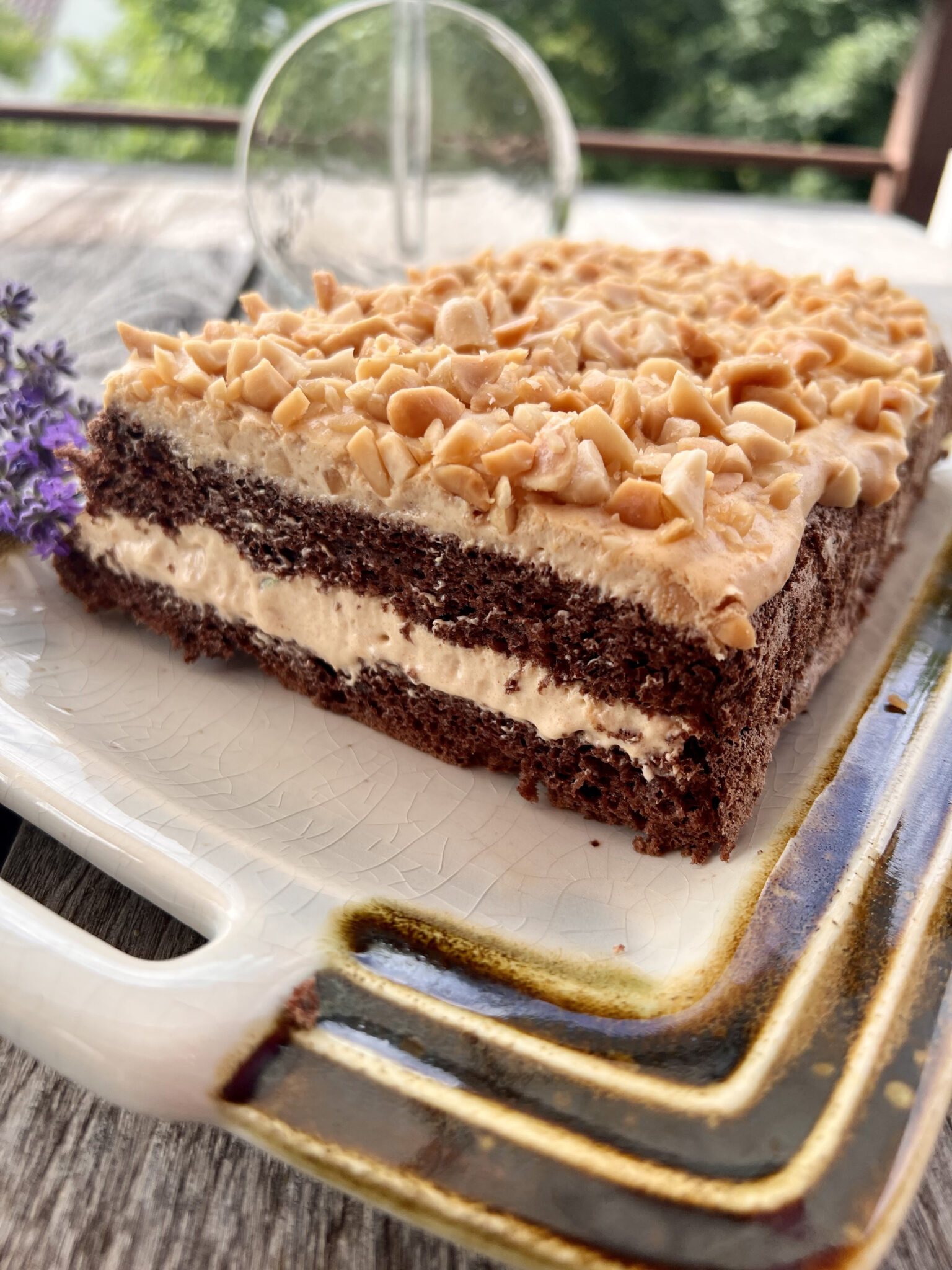 Keto tort kakaowo - fistaszkowy. Pyszne ciasto bez cukru i bez glutenu.