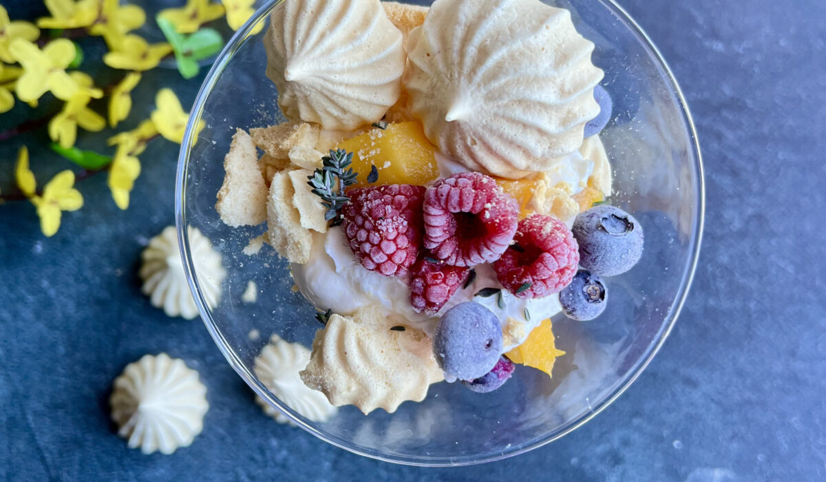 Keto deser Eton Mess - pyszny bałagan bez cukru