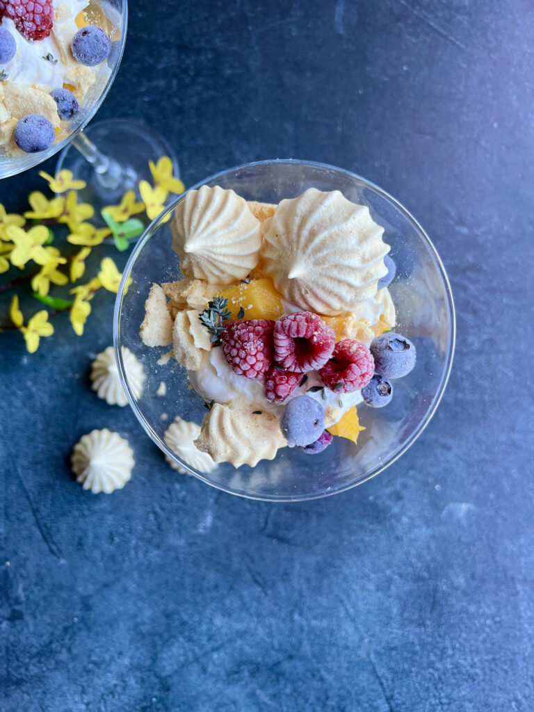 Keto deser Eton Mess - pyszny bałagan bez cukru