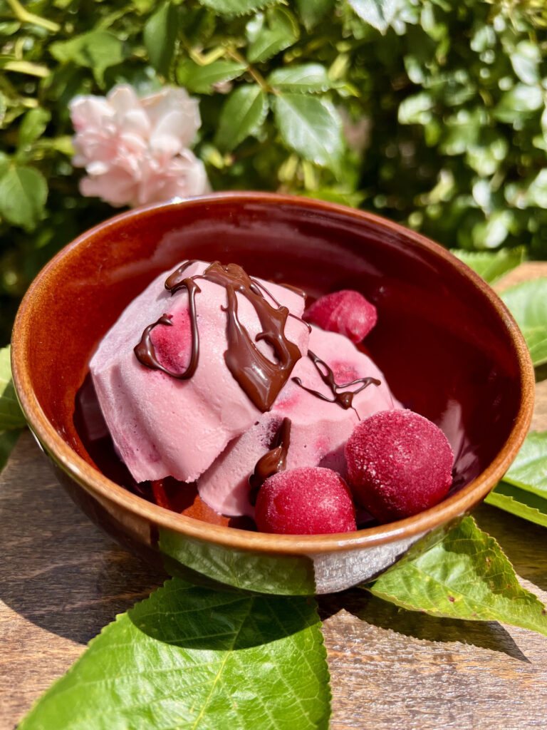 Lody bez cukru o smaku wiśniowo-maślanym