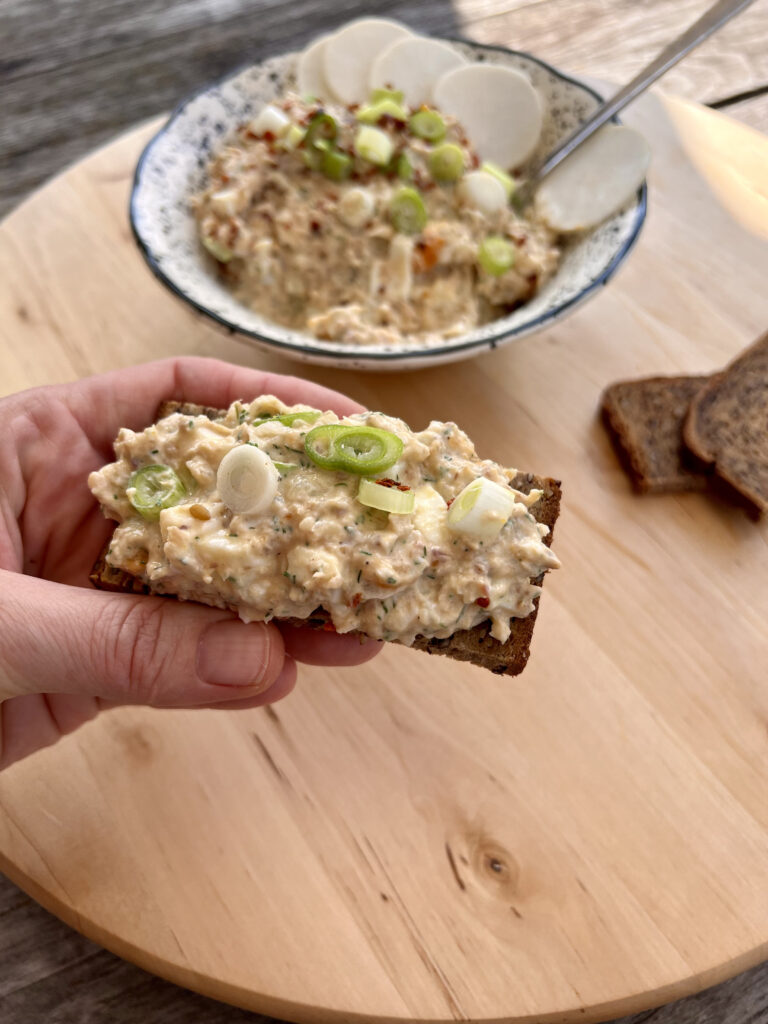 Read more about the article Keto pasta jajeczna z sardynkami i daikonem