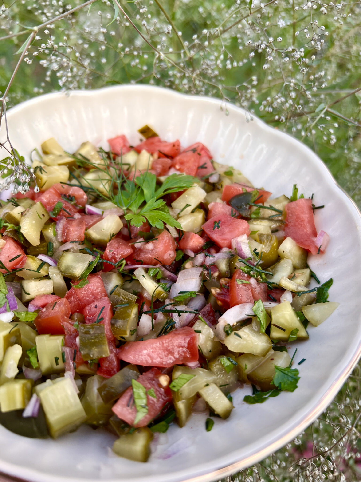 Keto sałatka z ogórków małosolnych i pomidora