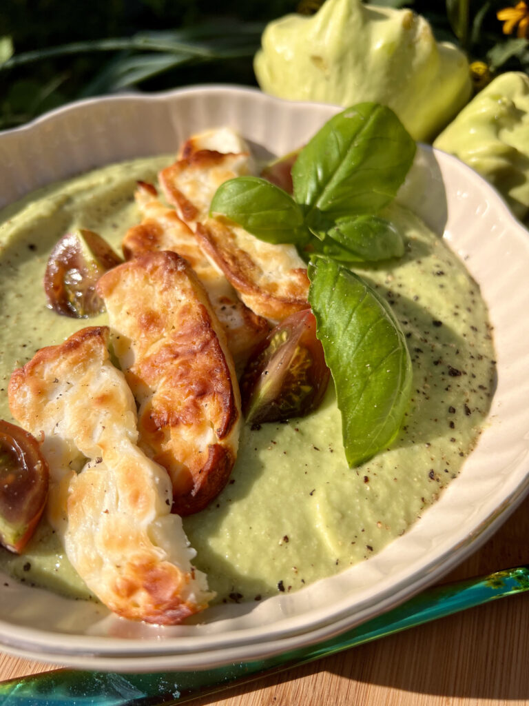 Keto chłodnik z patisona i awokado - bez nabiału i bez laktozy
