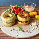 Keto bajgle z bekonem i pieczarkami