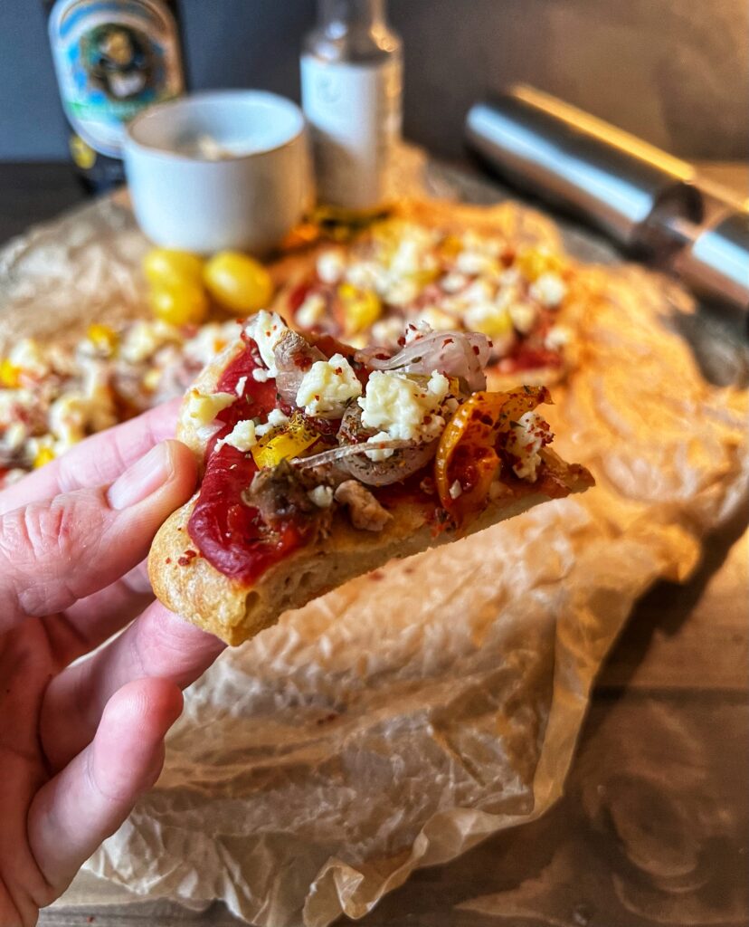 Keto pizzerinki owsiane z fetą - bezglutenowe