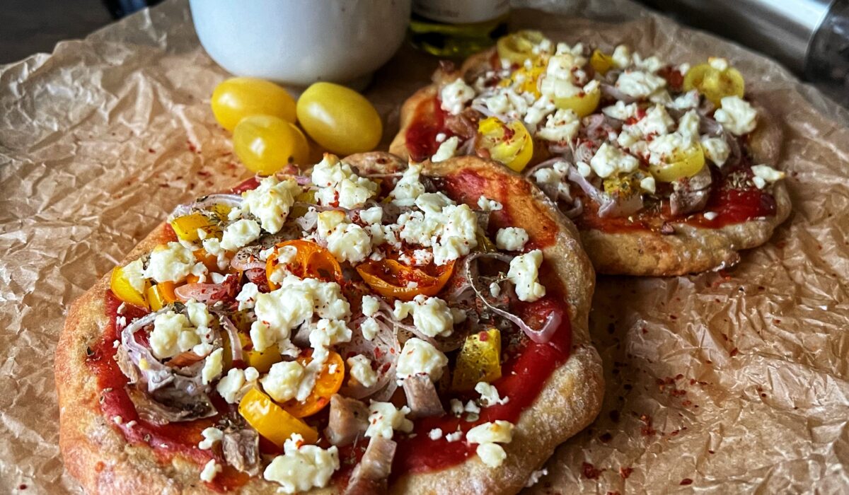 Keto pizzerinki owsiane z fetą - bezglutenowe